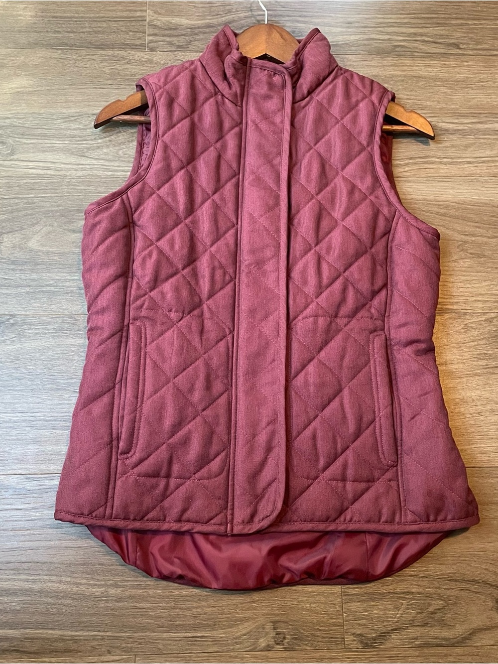 Magellan Quilted Puff Vest Wine Burgundy Fall Winter Game Day Ready Hiking Size